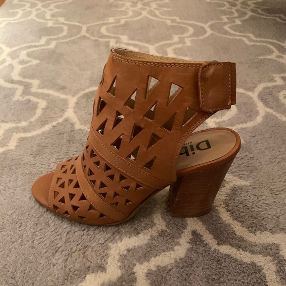 Geometric Cutout Heels - Picture 3 of 4